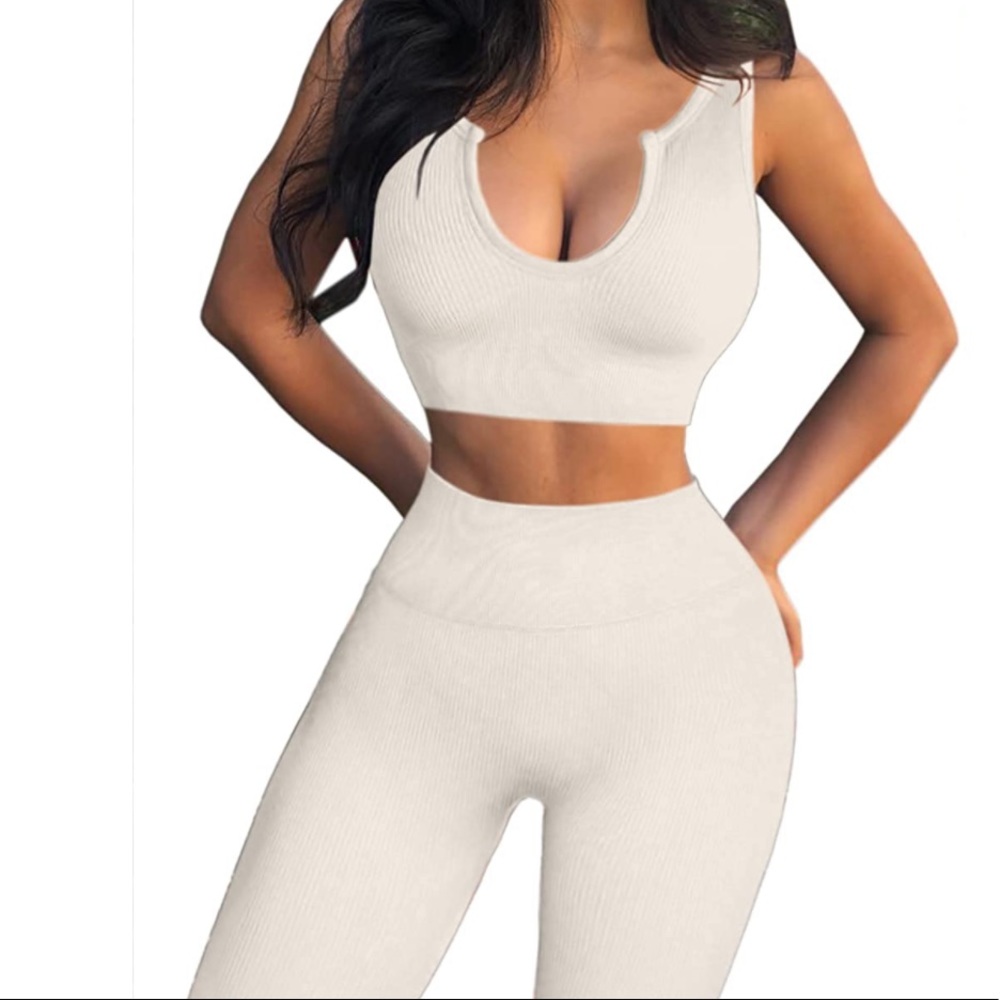 White Workout Set ๐ค - Picture 3 of 3